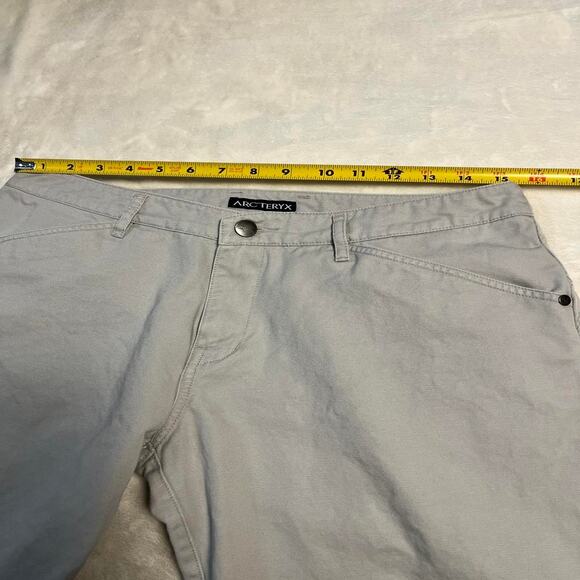 Arc'teryx Tech Chino Shorts Women's 10 Gray Athleisure Gorpcore Camp Hike Field - Picture 5 of 9